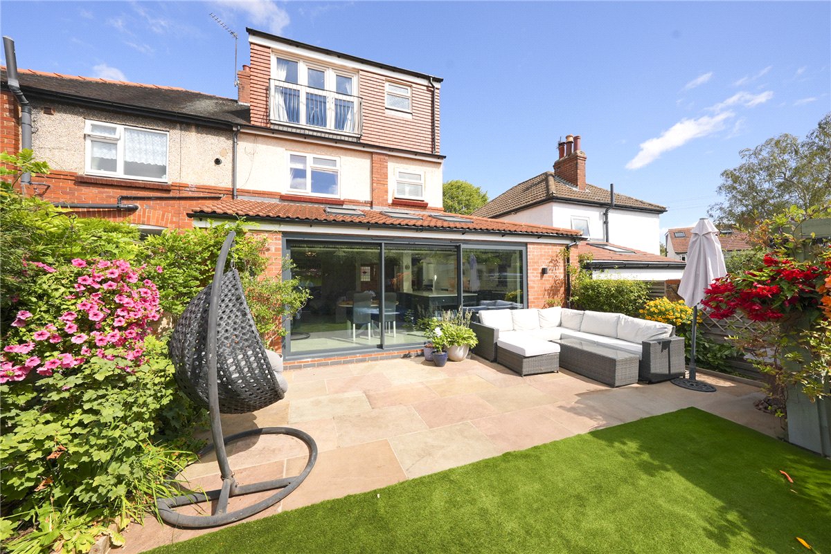 4 bedroom House, Moorgarth Avenue, York, YO24 - Available