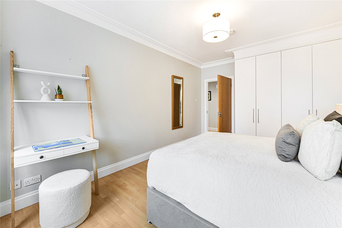 3 bedroom Flat, Stafford Court, Kensington High Street, W8 - Available, Image 2