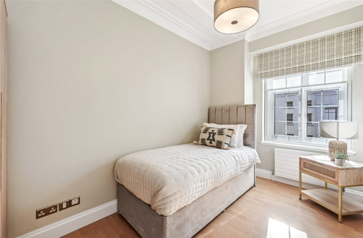 4 bedroom Flat, St Georges Court, Gloucester Road, SW7 - Available, Image 7