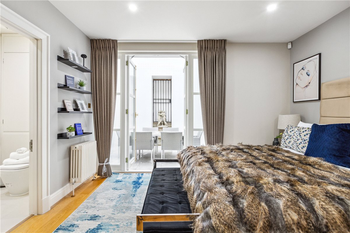 2 bedroom Maisonette, Woods Mews, Mayfair, W1K - Available, Image 5