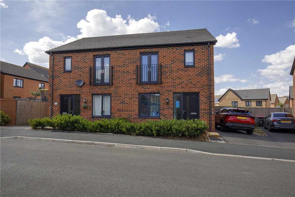 3 bedroom House, Howden Avenue, Waverley, S60 - 