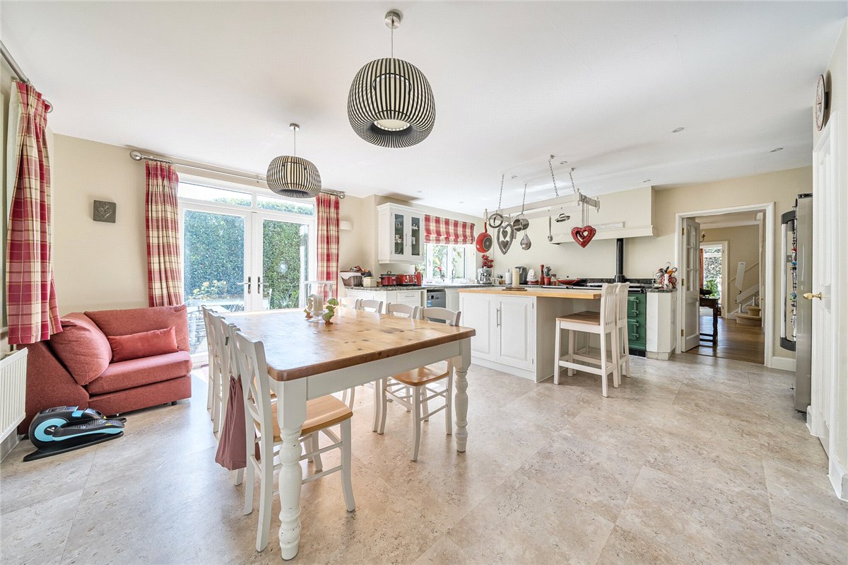 5 bedroom House, Leaze Road, Marlborough, SN8 - Available, Image 1