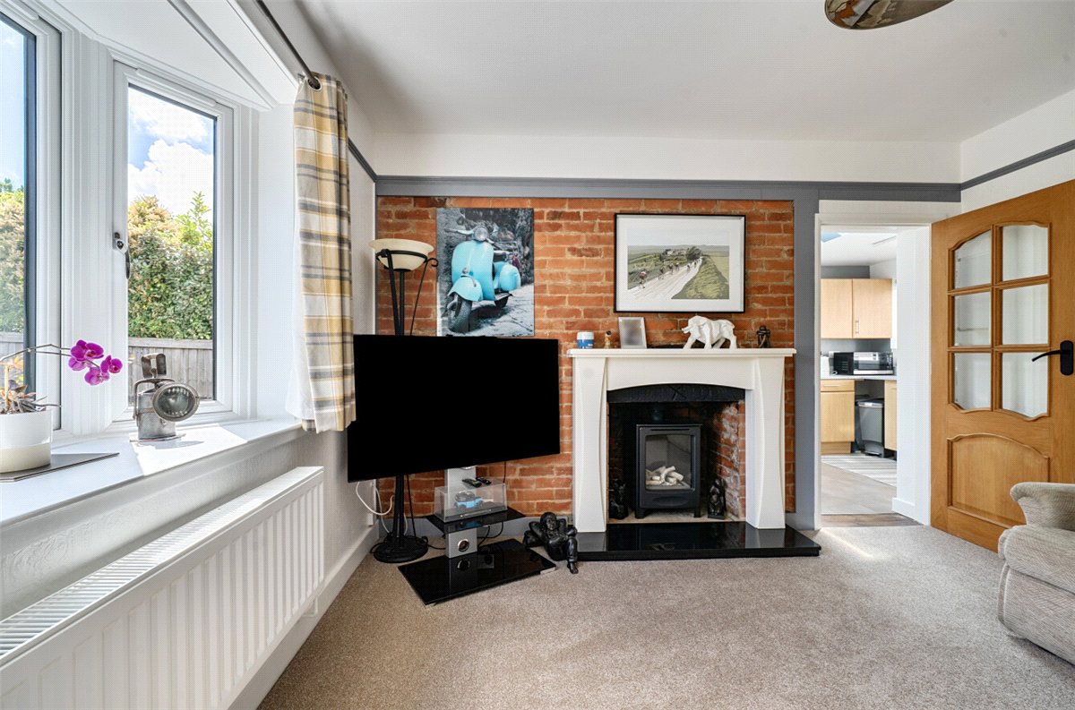3 bedroom House, Main Road, Cherhill, SN11 - Available, Image 5