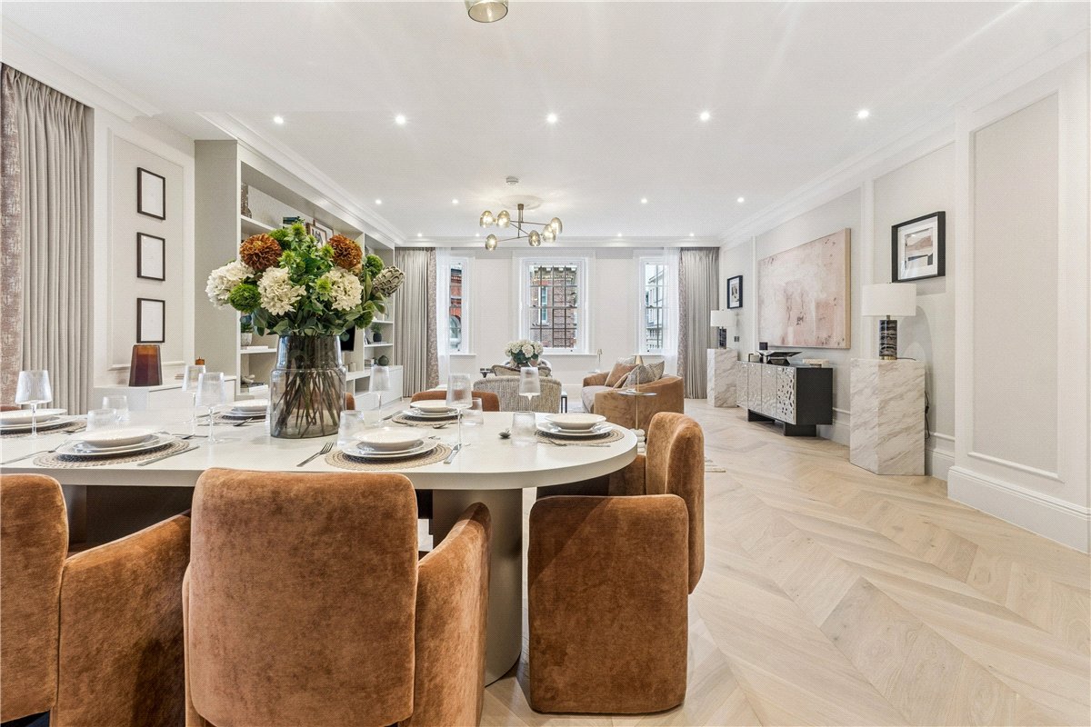 3 bedroom Maisonette, Stratton Street, Mayfair, W1J - Available, Image 4