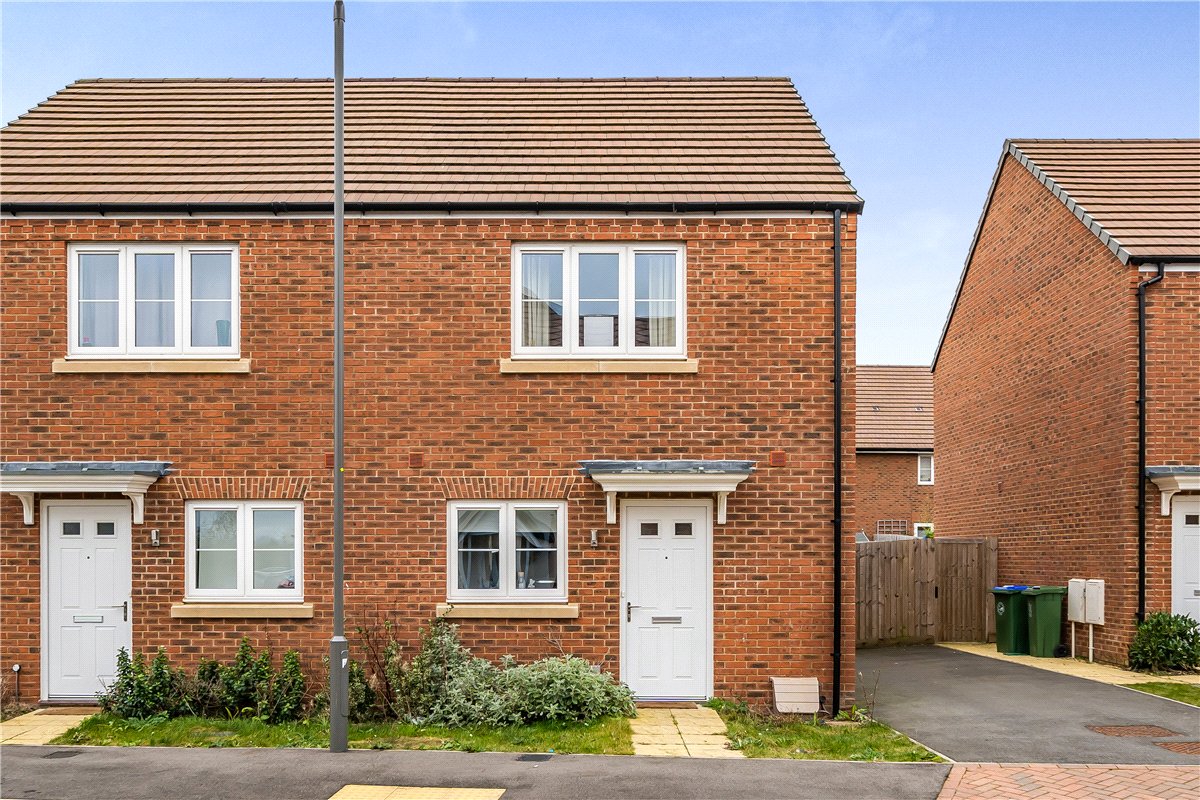 2 bedroom House, Rome Avenue, Aylesbury, HP21 - 