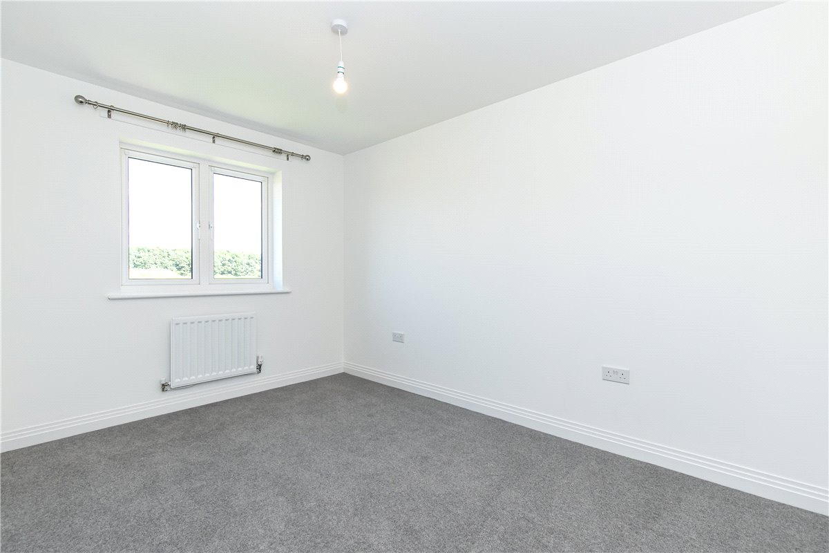 3 bedroom House, Rye Crescent, Curbridge, OX29 - Let Agreed, Image 2