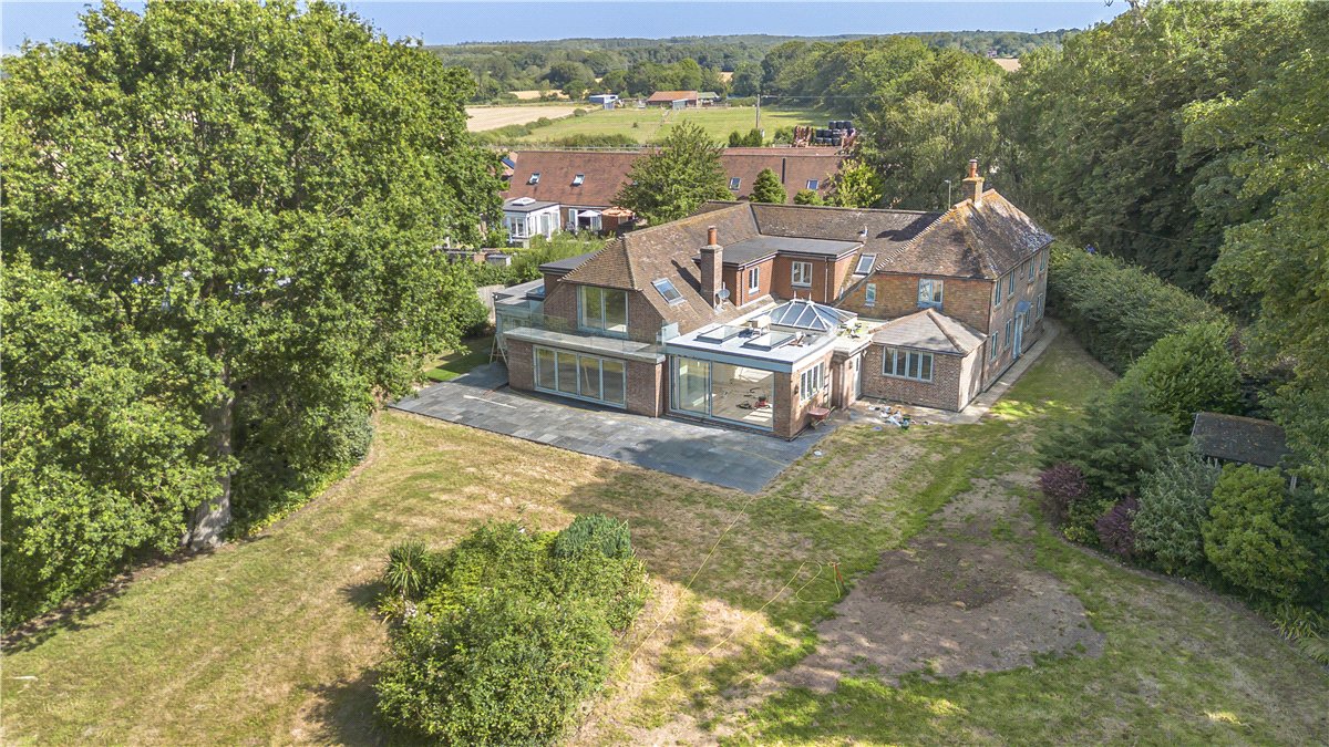 5 bedroom House, Tortington, Arundel, BN18 - Available