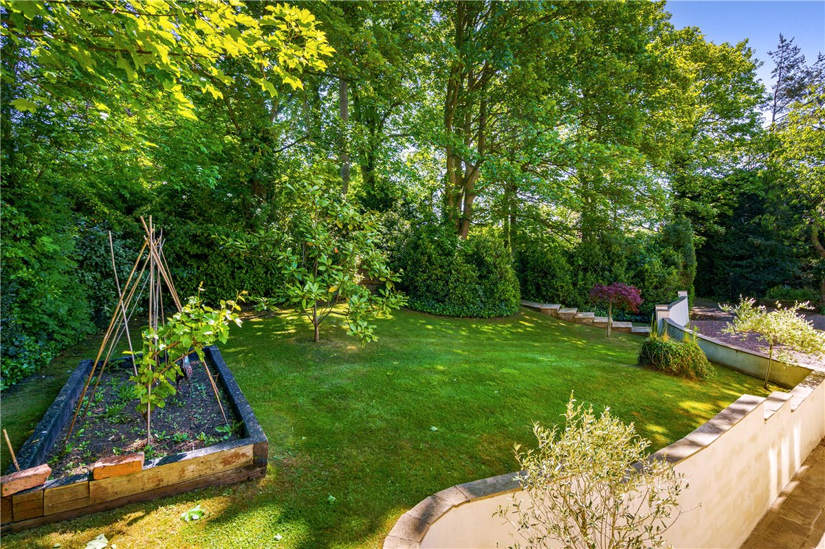 6 bedroom House, York House, Carleton Road, WF8 - Available, Image 6