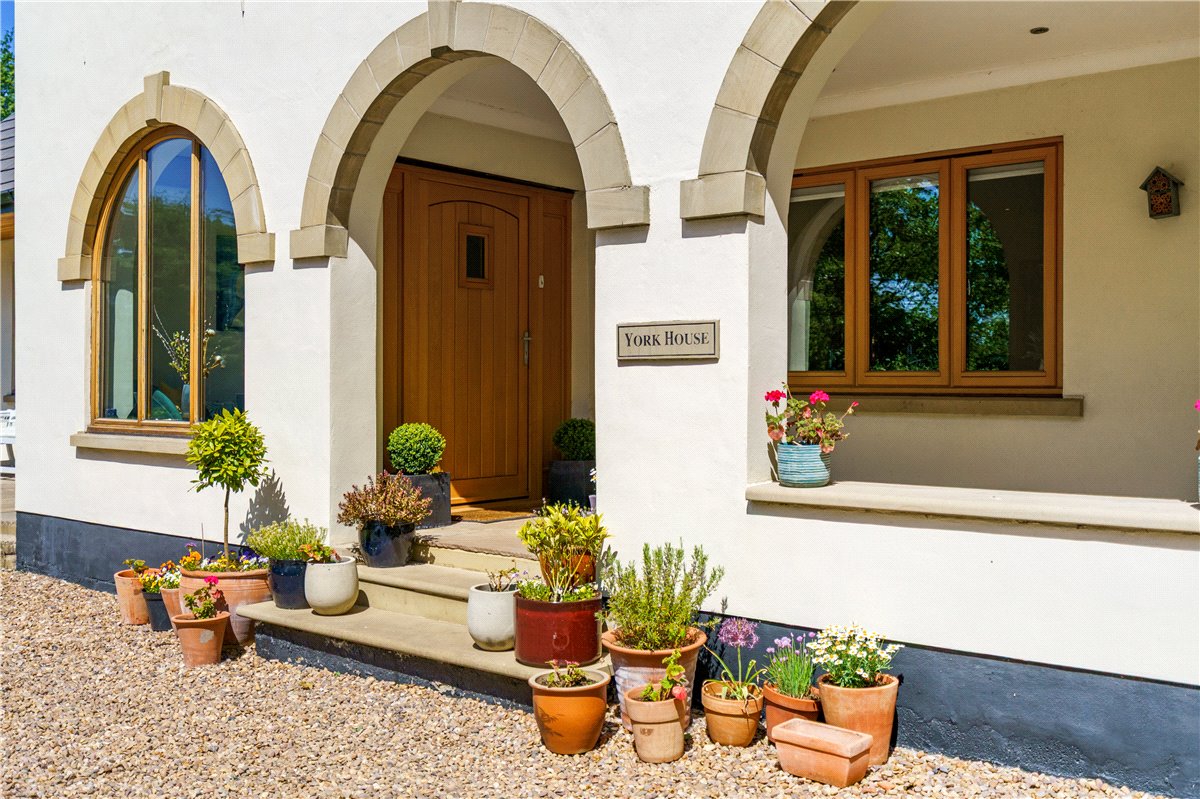 6 bedroom House, York House, Carleton Road, WF8 - Available, Image 6
