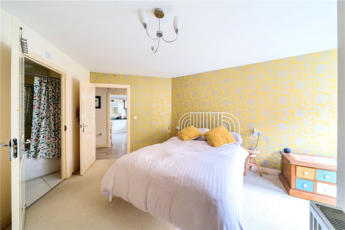 2 bedroom Flat, Winton Close, Winchester, SO22 - Sold, Image 2