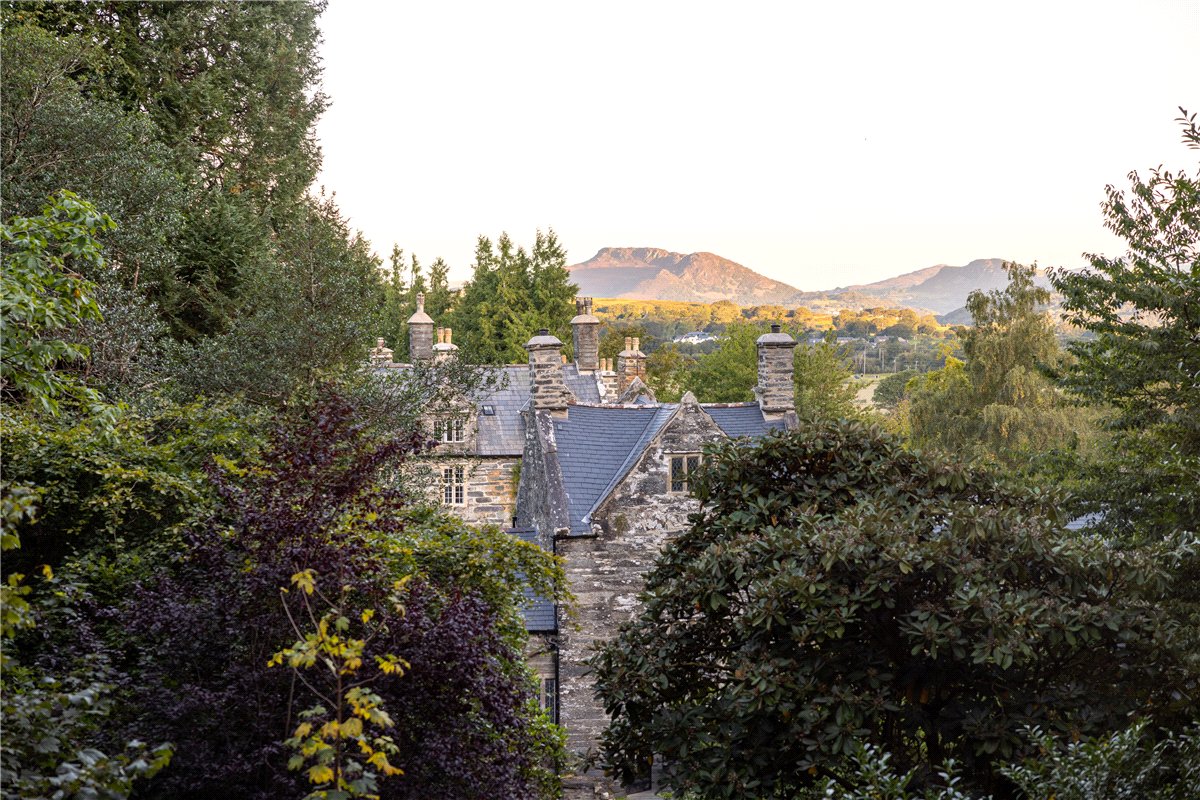 11 bedroom House, Talsarnau, Gwynedd, LL47 - Available, Image 56