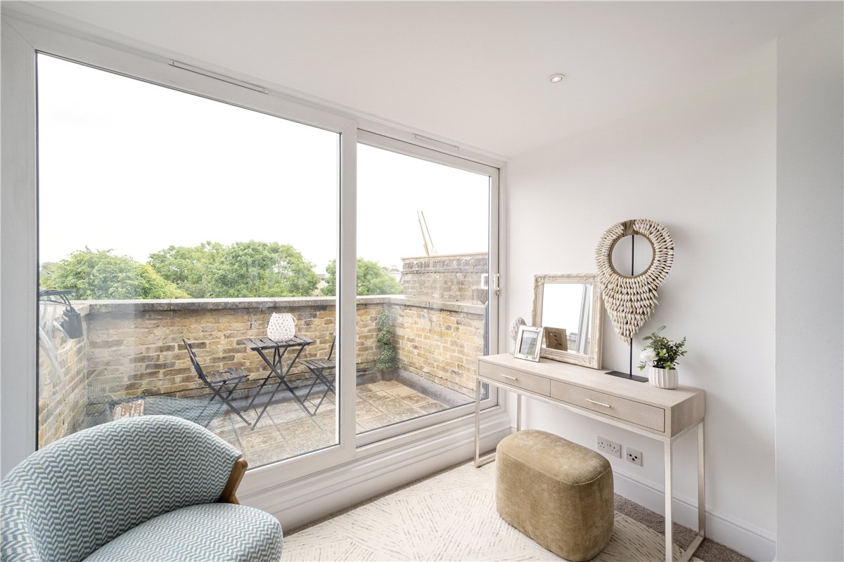3 bedroom Flat, Trinity Road, Wandsworth Common, SW17 - Sold, Image 2