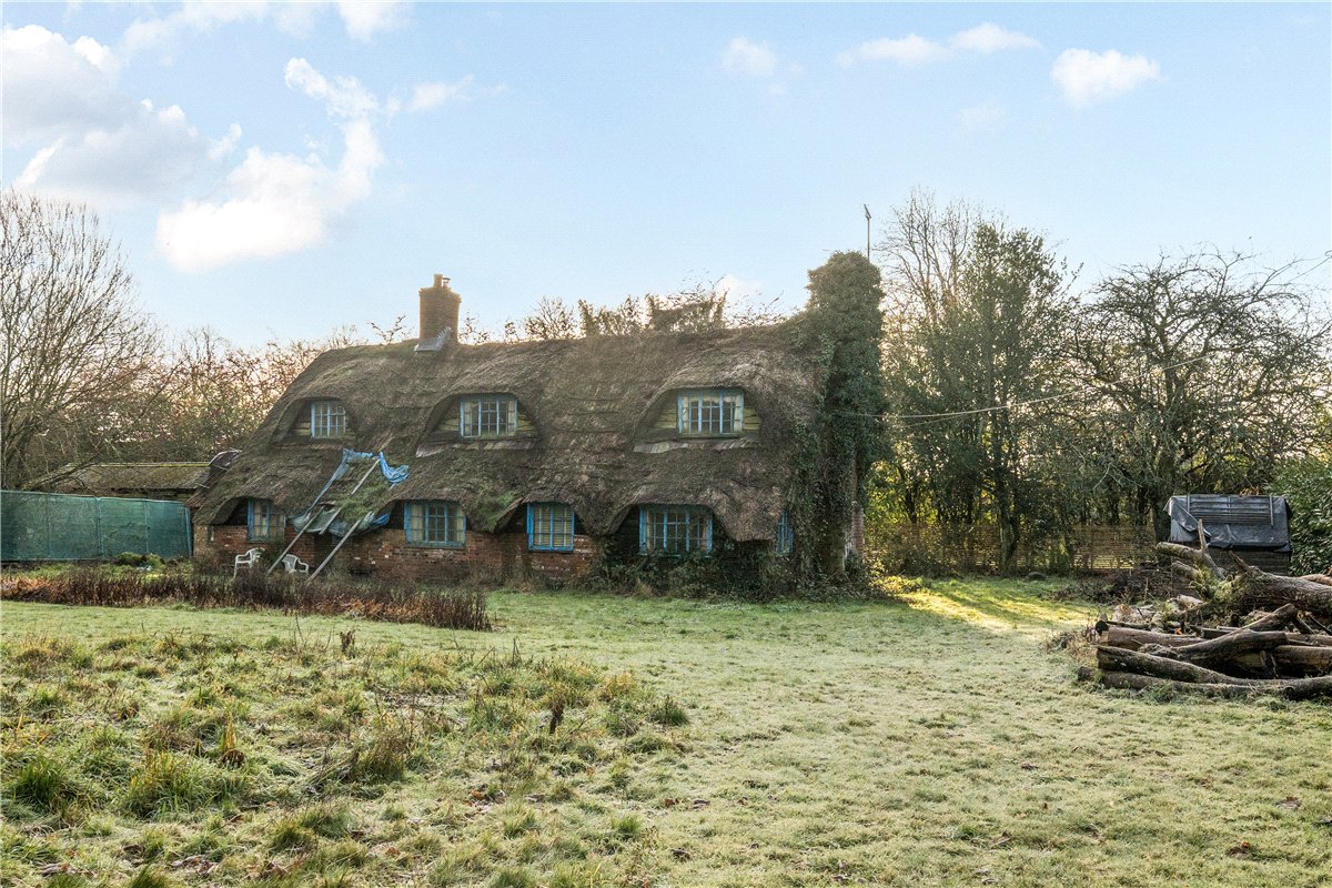 3 bedroom House, Westcourt, Burbage, SN8 - Sold STC