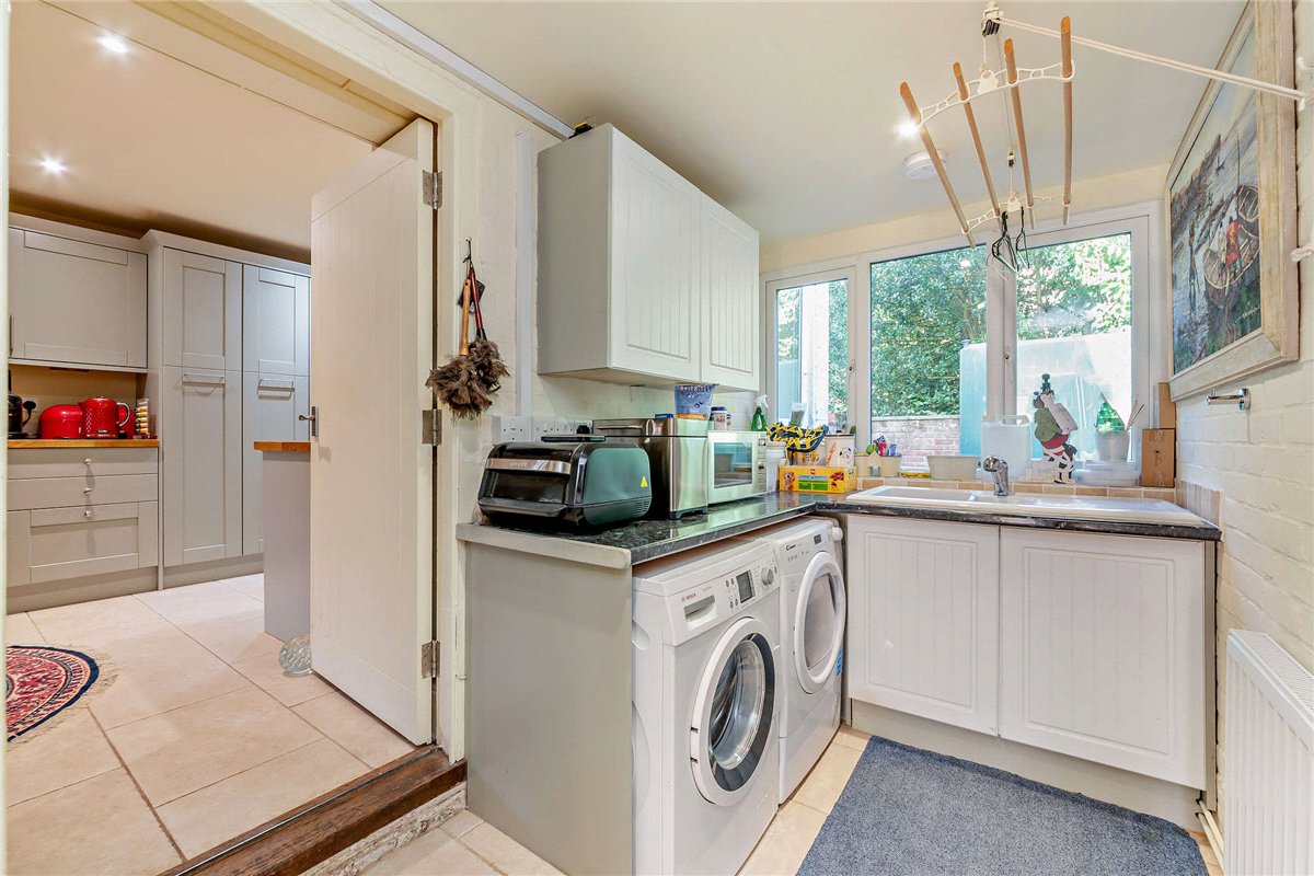 5 bedroom House, Burys Bank Road, Crookham Common, RG19 - Available, Image 13