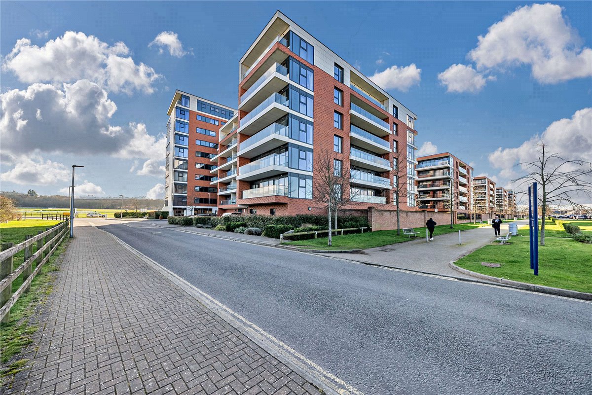 2 bedroom Flat, Kingman Way, Newbury, RG14 - Available, Image 11