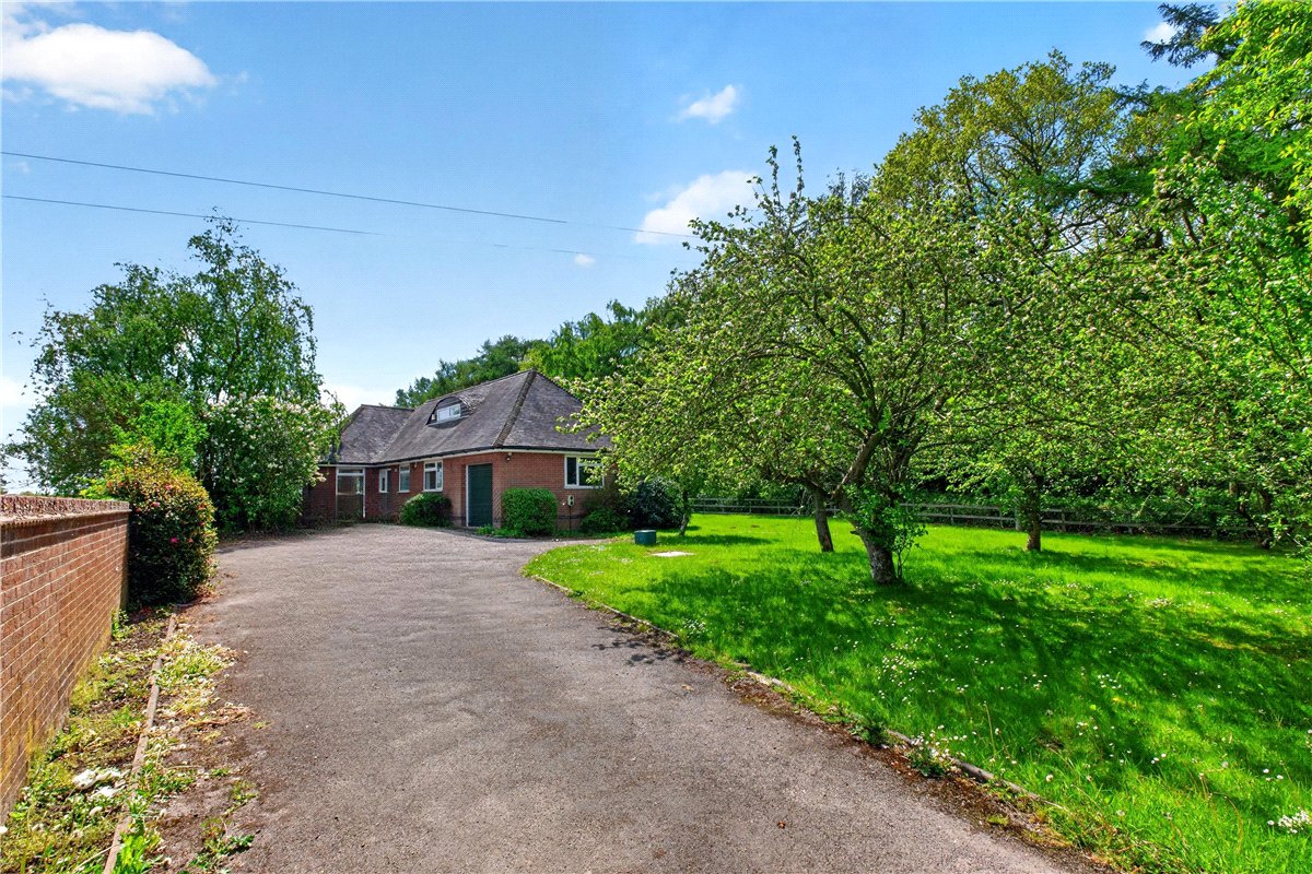 3 bedroom Bungalow, Wood End Lane, Curborough, WS13 - Available