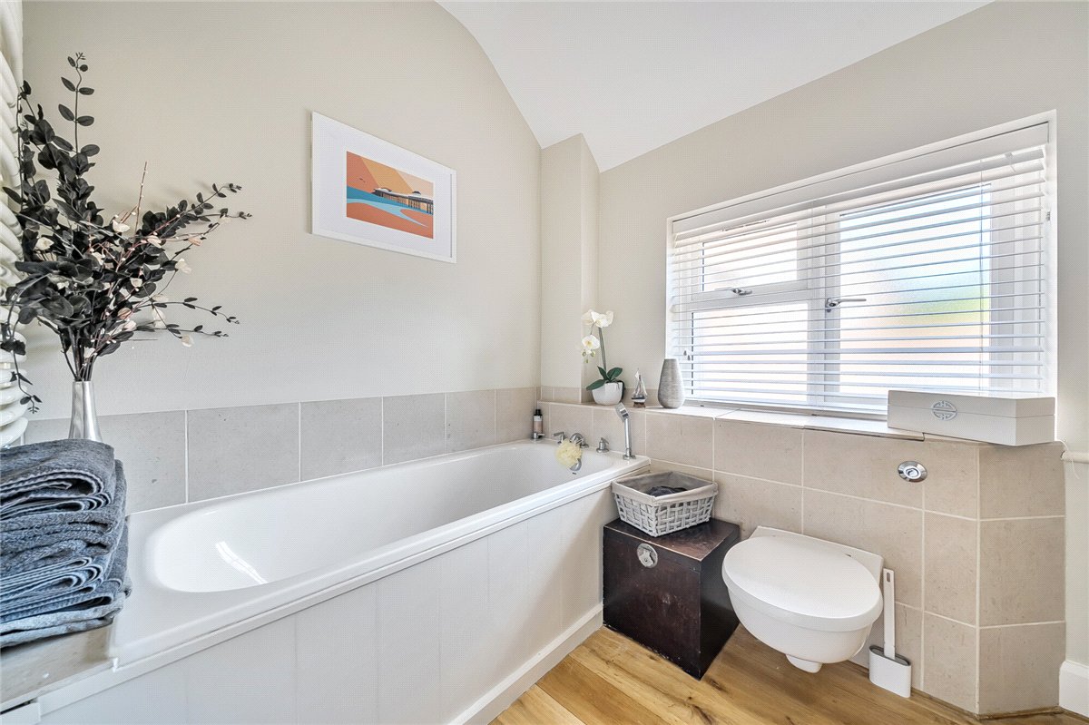 5 bedroom House, Leaze Road, Marlborough, SN8 - Available, Image 13