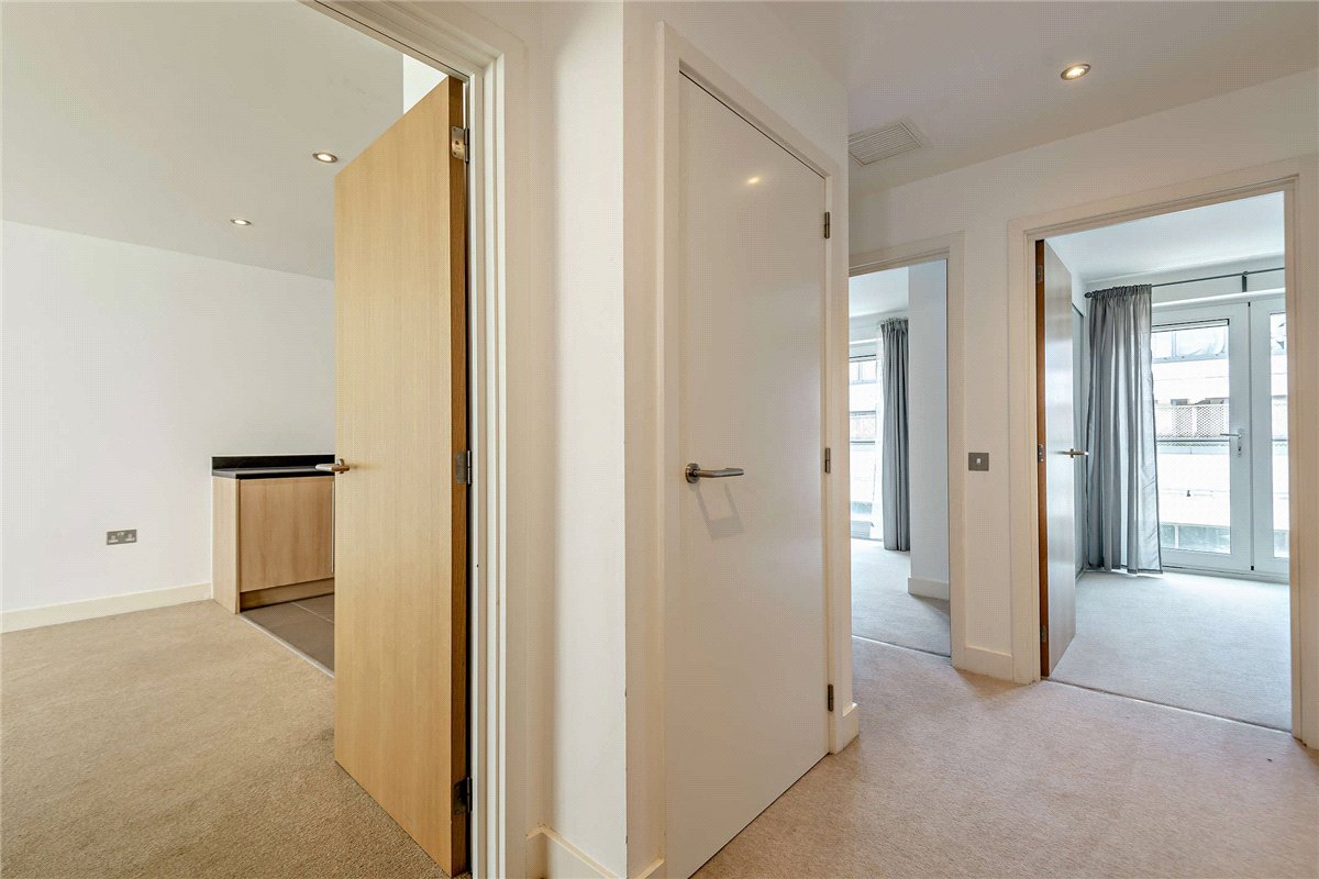 2 bedroom Flat, Park Way, Newbury, RG14 - Available, Image 5