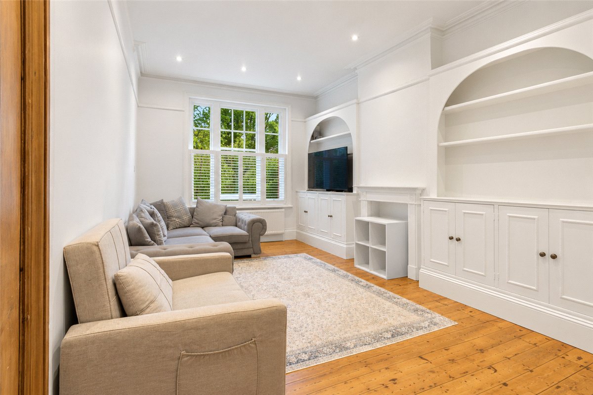 3 bedroom Flat, Bishops Park Road, London, SW6 - Let Agreed