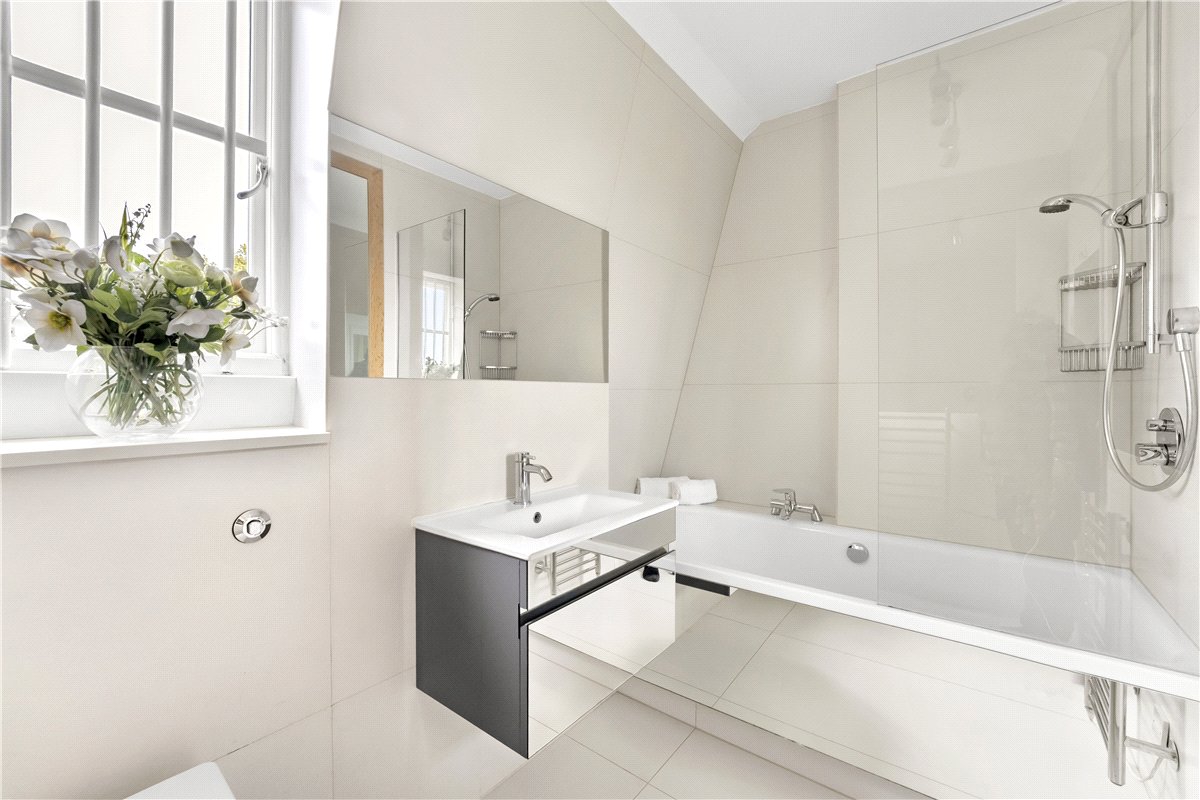 3 bedroom Flat, Cadogan Square, Knightsbridge, SW1X - Available, Image 31