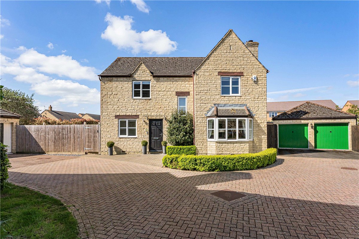 4 bedroom House, Willows Edge, Eynsham, OX29 - Available