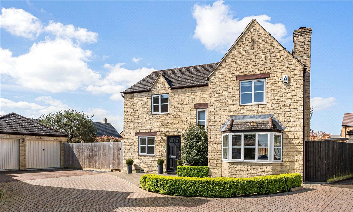 4 bedroom House, Willows Edge, Eynsham, OX29 - Available