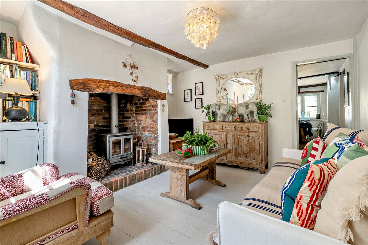 3 bedroom House, East Street, Hambledon, PO7 - Available, Image 1