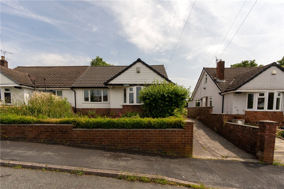 2 bedroom Bungalow, Redhill Drive, Bredbury, SK6 - Available
