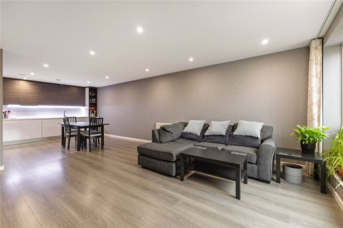 2 bedroom Flat, Hills Road, Cambridge, CB2 - Sold STC, Image 2