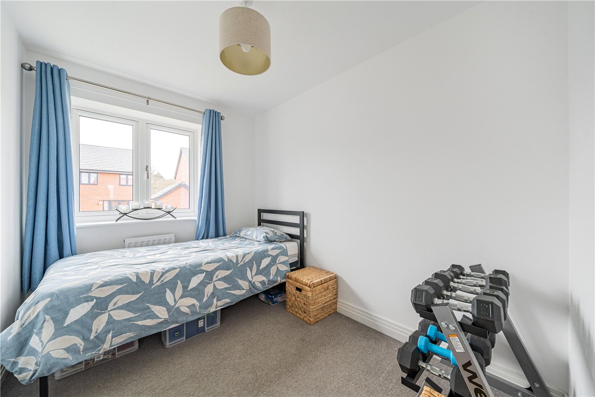 3 bedroom House, Fearnley Close, Glebe Farm, MK17 - , Image 12