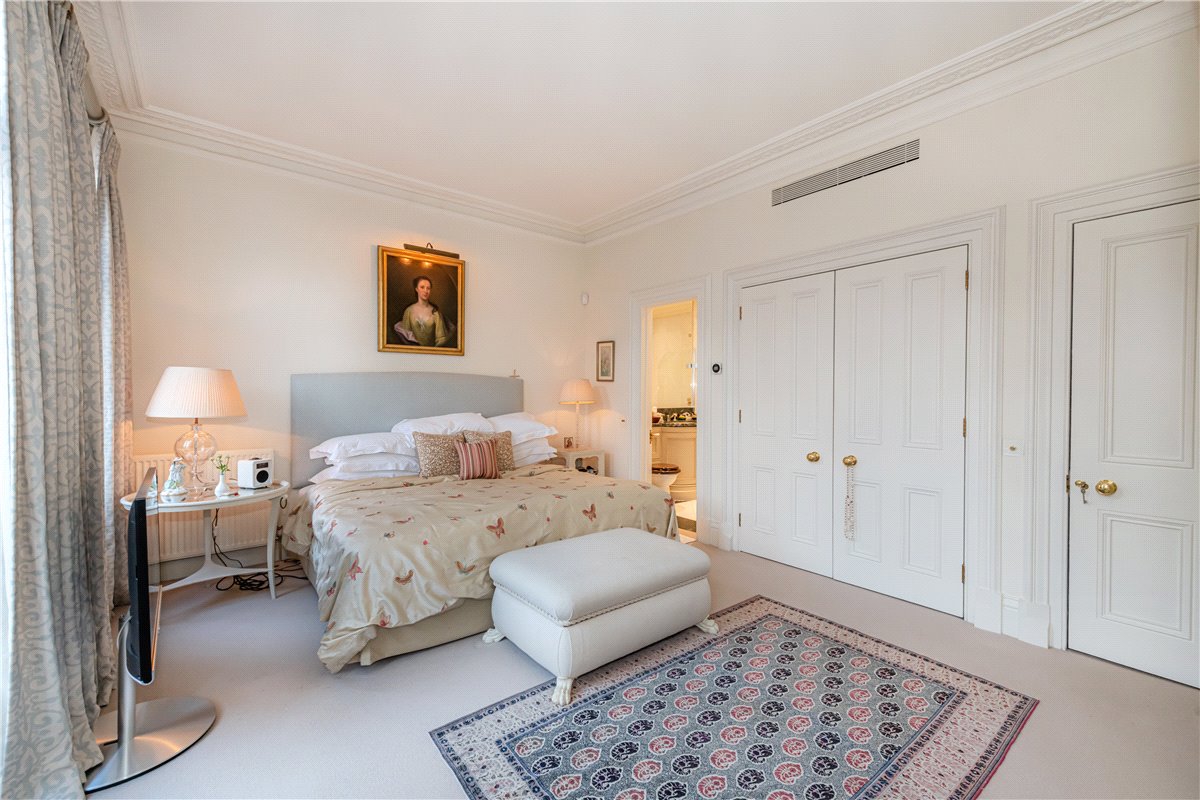 2 bedroom Flat, Mount Street, Mayfair, W1K - Available, Image 3