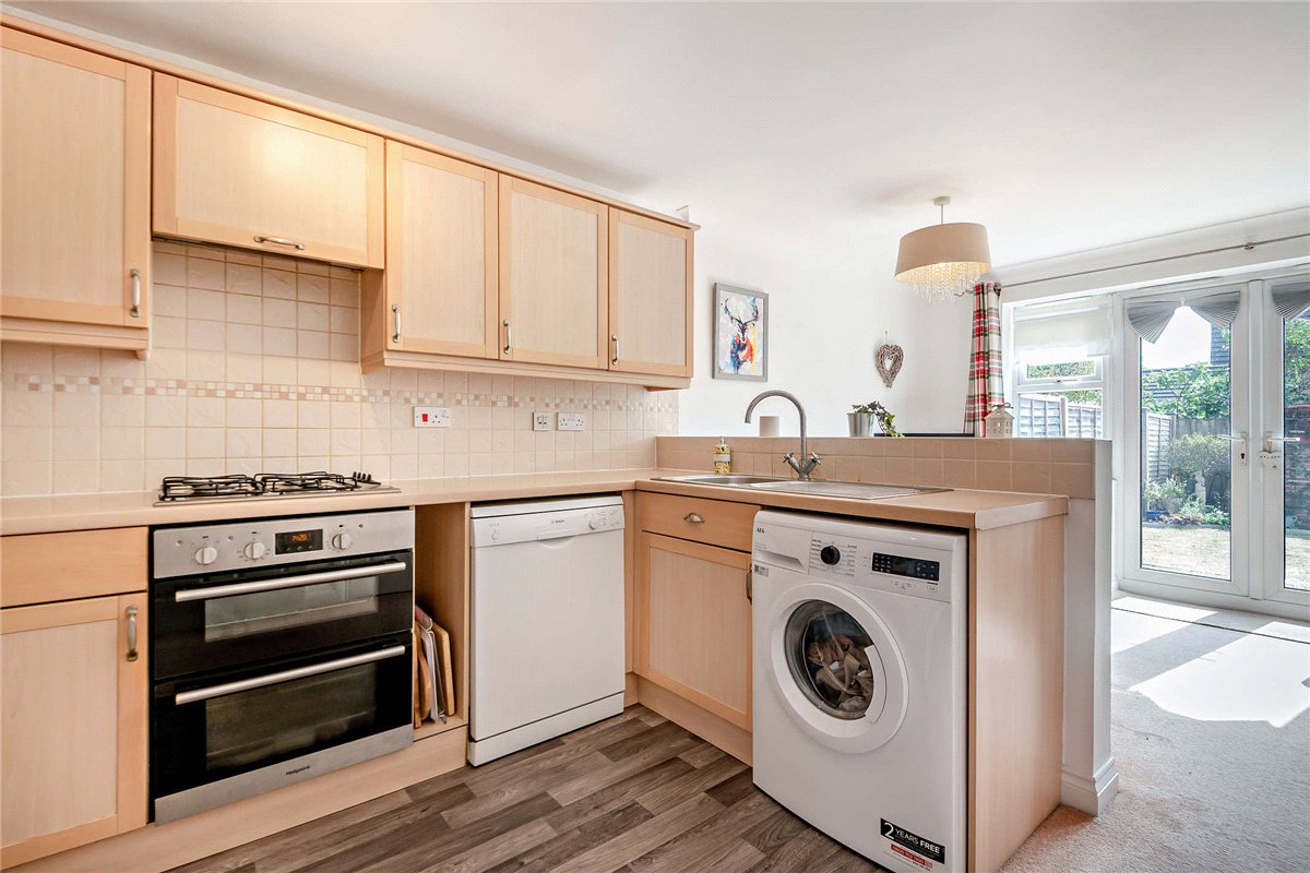 3 bedroom House, Urquhart Road, Thatcham, RG19 - Available, Image 2