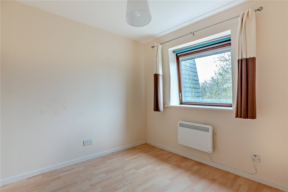 2 bedroom Flat, Victoria Gardens, Newbury, RG14 - Sold STC, Image 2