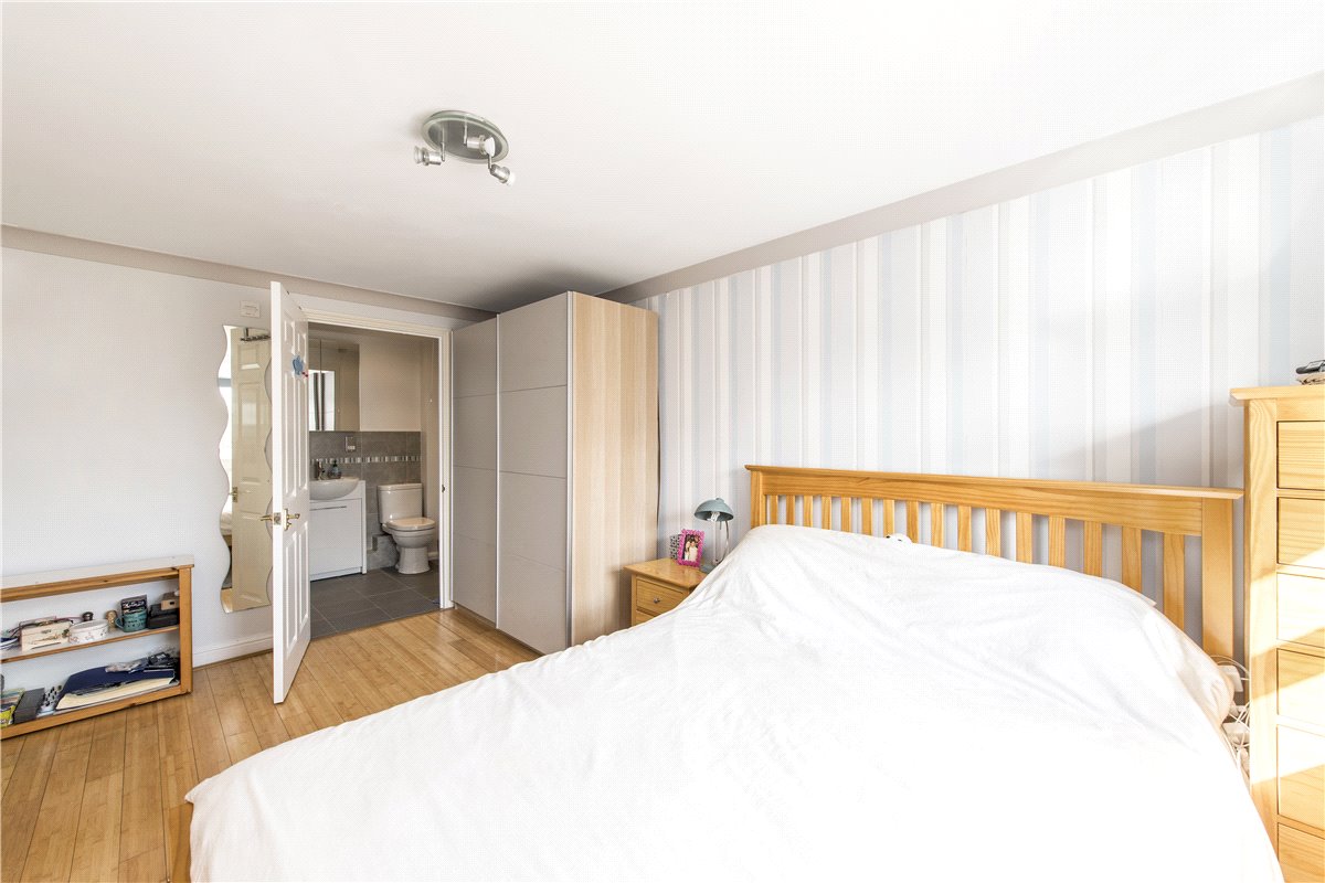 2 bedroom Flat, Heritage Park, Tooting Common/Tooting Bec, SW17 - Sold STC, Image 2