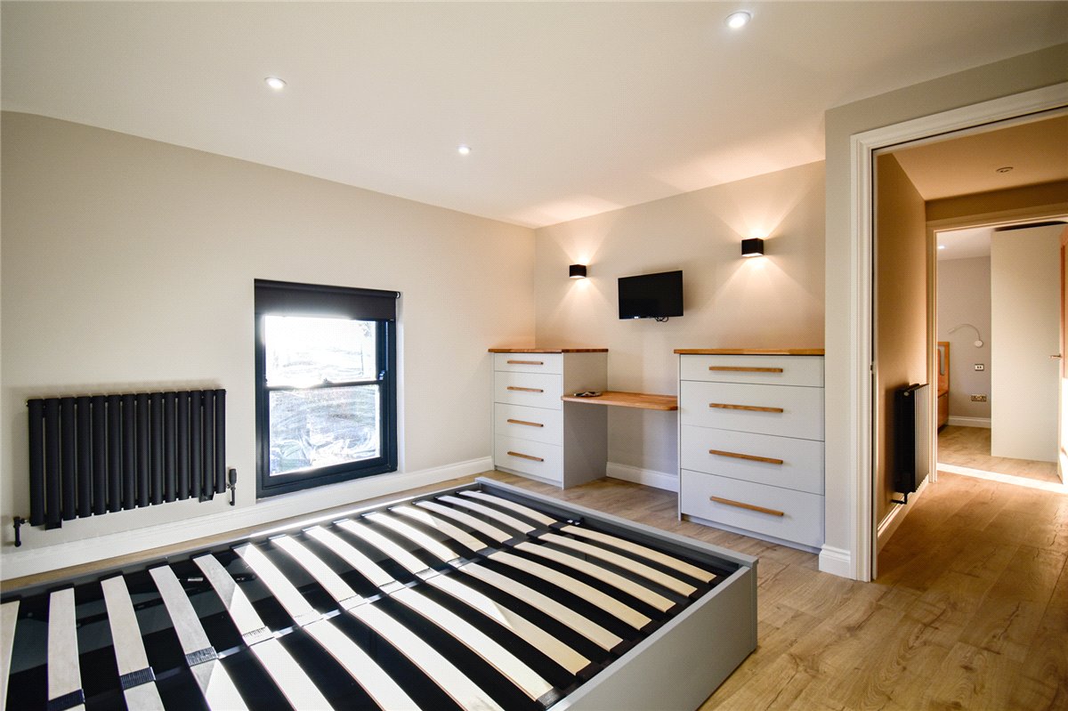 2 bedroom Flat, High Street, Cottenham, CB24 - Available, Image 6