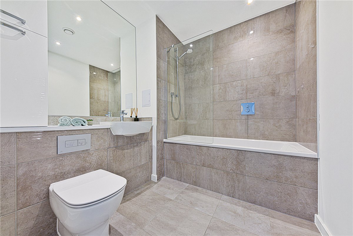 2 bedroom Flat, Heartwell Avenue, London, E16 - , Image 4