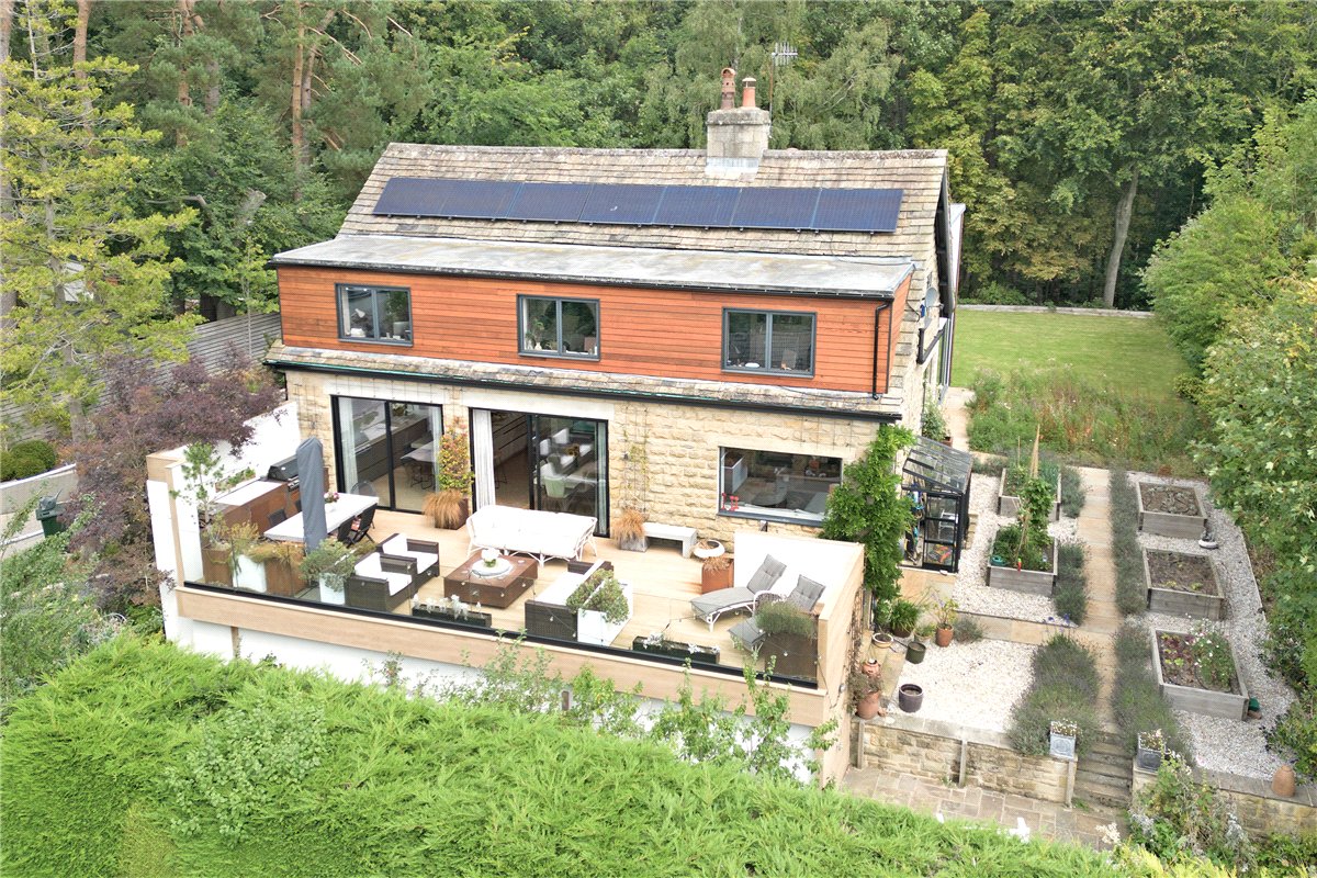 5 Bedroom Single Family Home/House's Image 2
