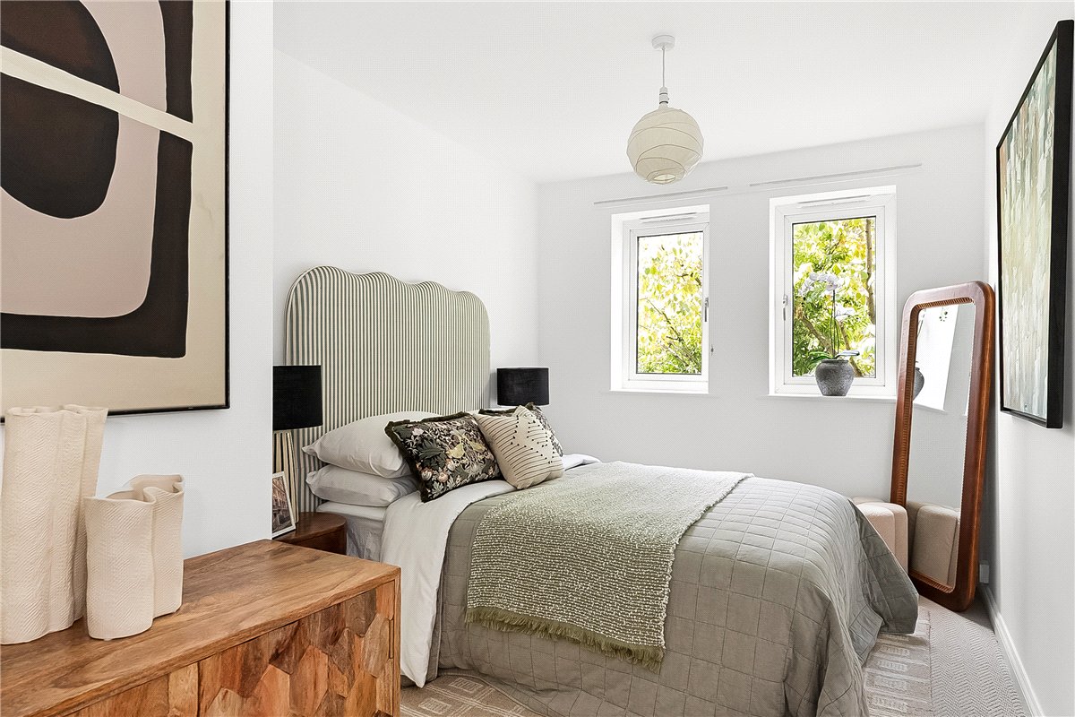 2 bedroom Flat, St. James's Drive, London, SW12 - Available, Image 4