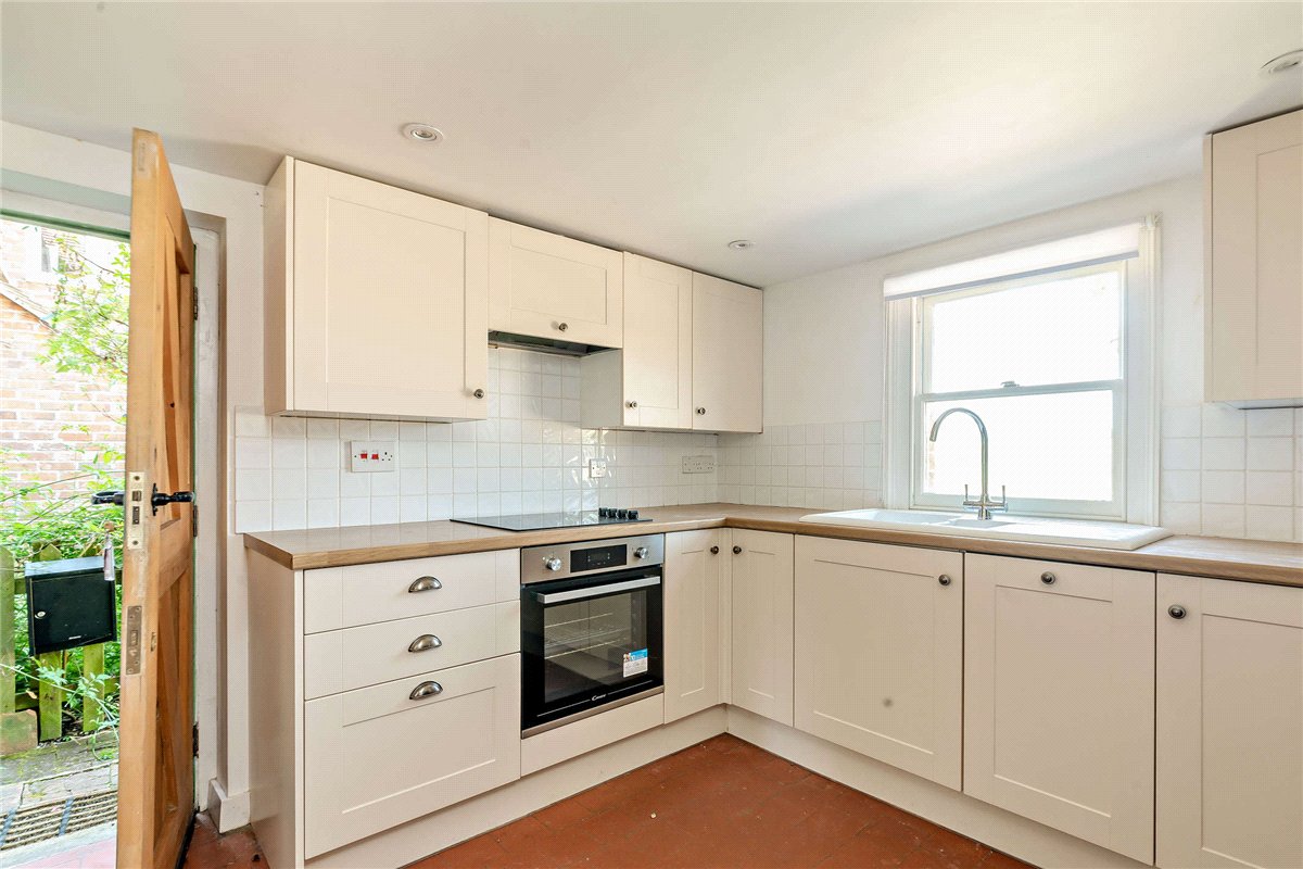 2 bedroom House, Harts Hill Road, Thatcham, RG18 - Available, Image 1