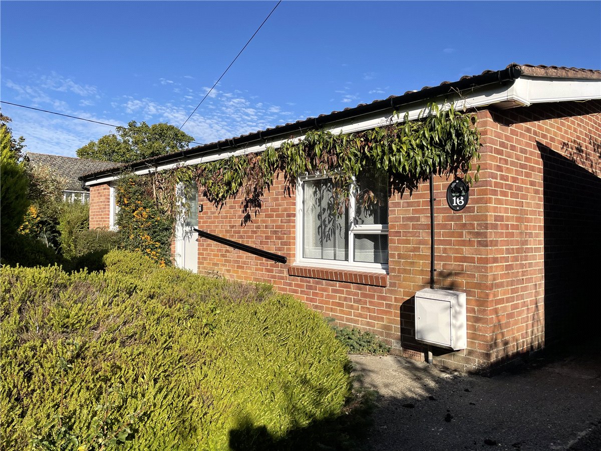 2 bedroom Bungalow, Manton Close, Manton, SN8 - Sold