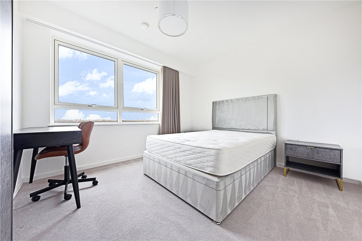 2 bedroom Flat, Heartwell Avenue, London, E16 - , Image 3