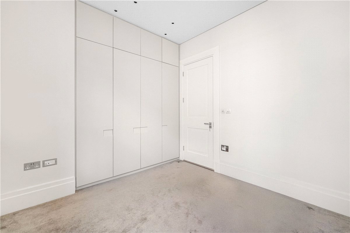 4 bedroom Flat, Wynnstay Gardens, Kensington, W8 - Available, Image 4