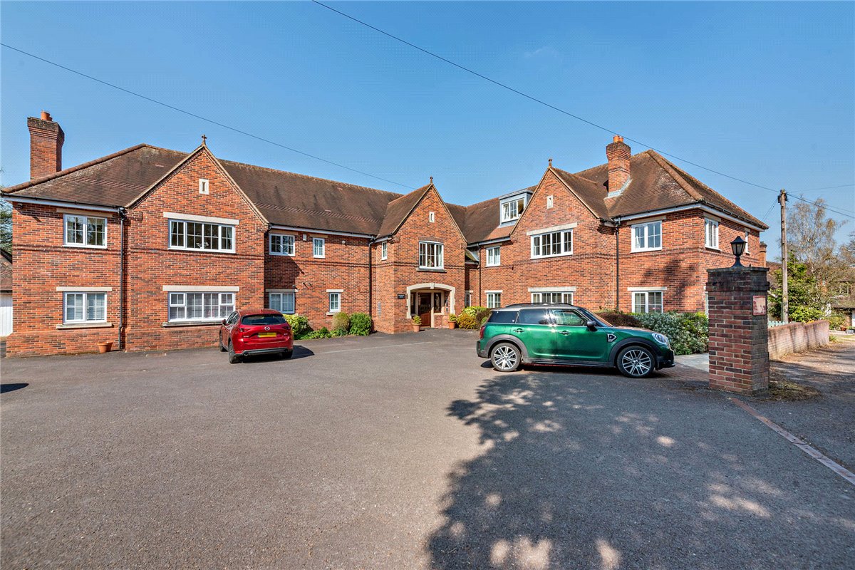 3 bedroom Flat, Woodridge, Newbury, RG14 - Available, Image 1