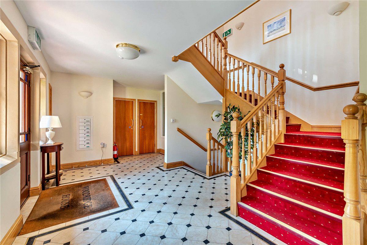 3 bedroom Flat, Woodridge, Newbury, RG14 - Available, Image 1