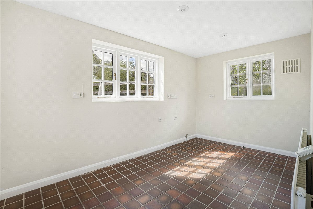 41  Country Estate, Mill Lane, Twyford, MK18 - Available, Image 28