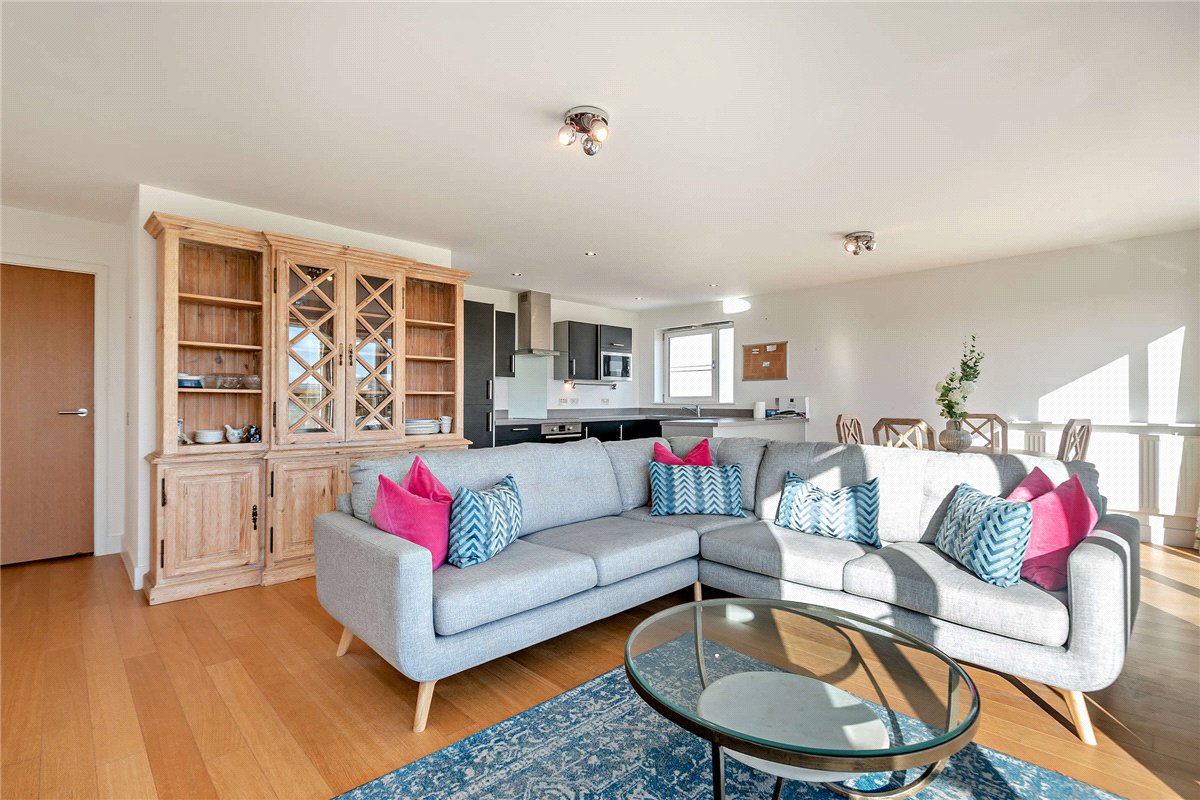 2 bedroom Flat, Baily, Park Way, RG14 - Available, Image 4