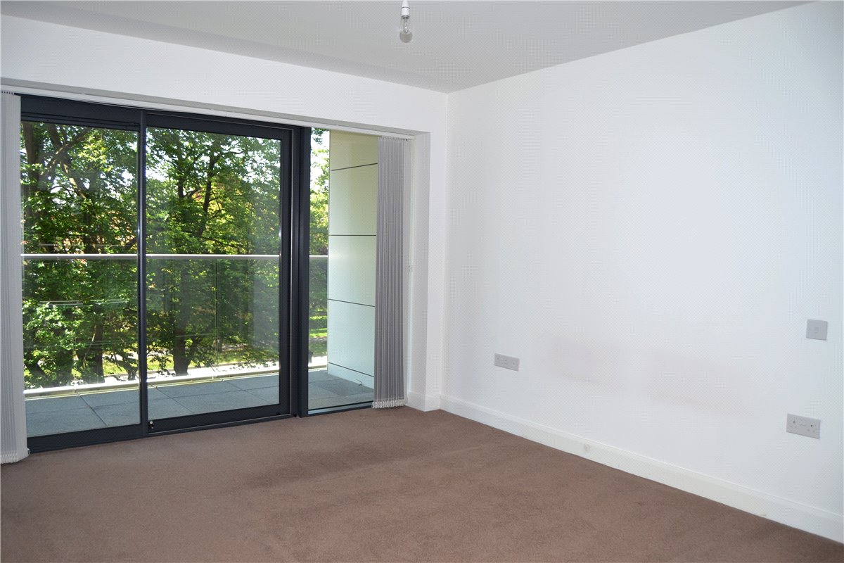 2 bedroom Flat, Racecourse Road, Newbury, RG14 - , Image 3