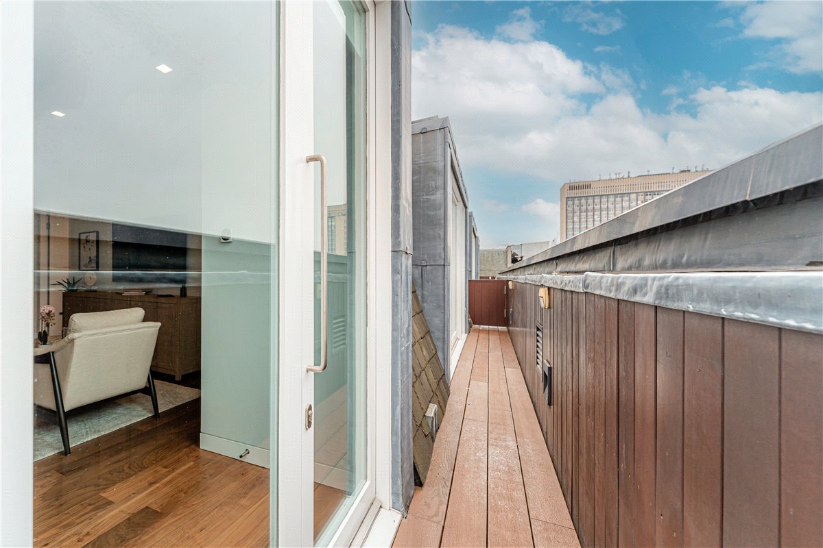 2 bedroom Flat, Market Place, Soho, W1W - Available, Image 3