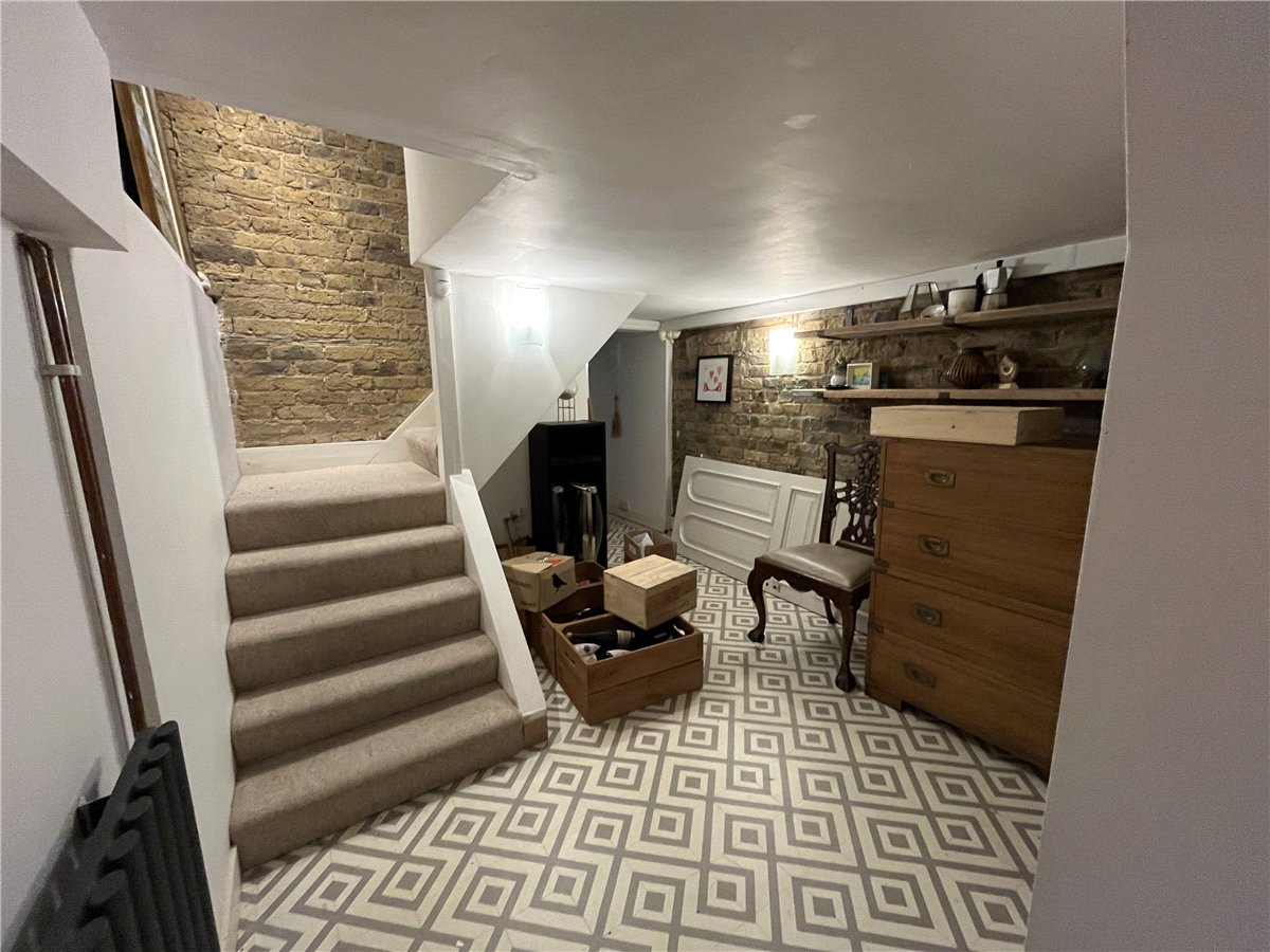 2 bedroom Flat, Nightingale Lane, London, SW12 - Available, Image 17
