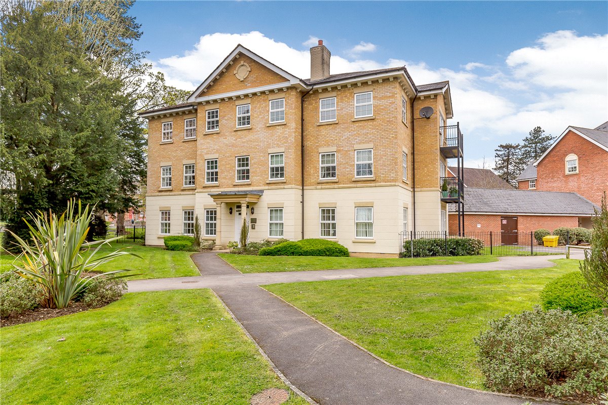 2 bedroom Flat, Old College Road, Newbury, RG14 - Available, Image 9